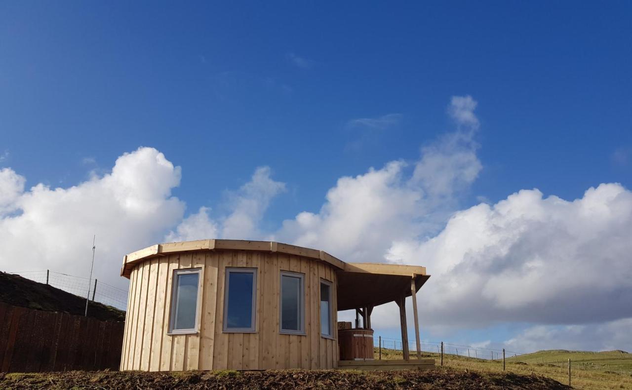 Skye Cabins Skeabost Exteriör bild