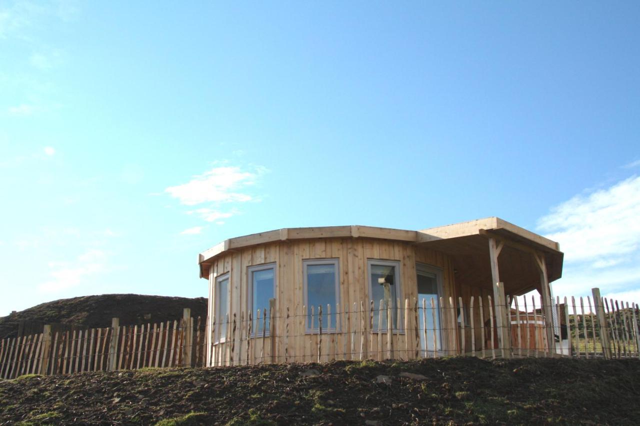 Skye Cabins Skeabost Exteriör bild