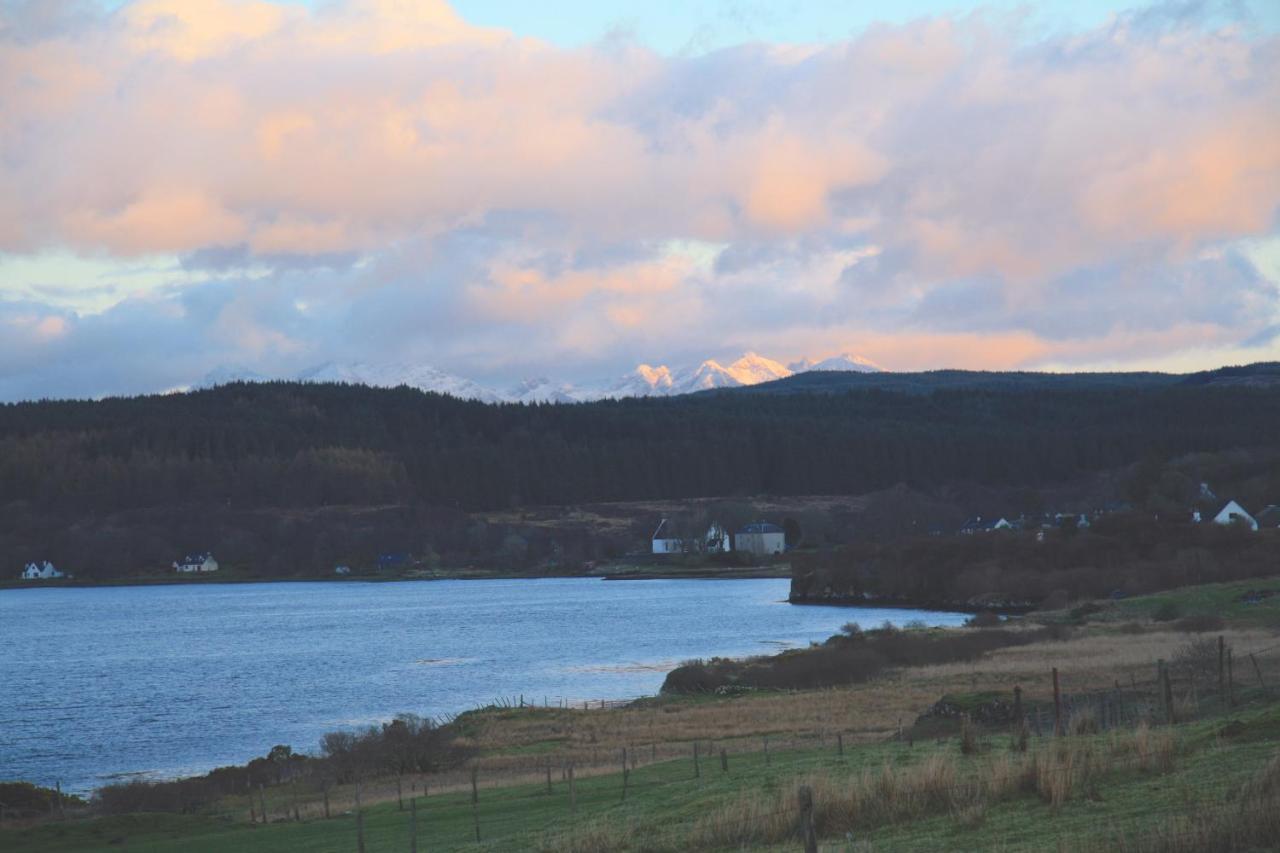 Skye Cabins Skeabost Exteriör bild
